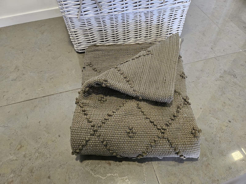 Tapete de puxados artesanal cor azeitona - 150 x 200 cm (estimado)